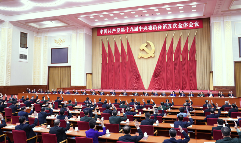 中國(guó)共產(chǎn)黨第十九屆中央委員會(huì)第五次全體會(huì)議，于2020年10月26日至29日在北京舉行。中央政治局主持會(huì)議。新華社記者 殷博古 攝