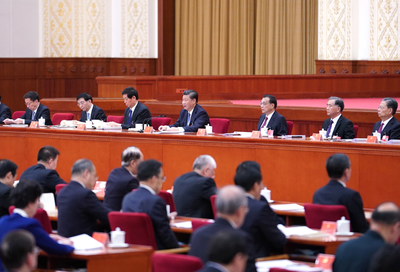 中國(guó)共產(chǎn)黨第十九屆中央委員會(huì)第五次全體會(huì)議，于2020年10月26日至29日在北京舉行。這是習(xí)近平、李克強(qiáng)、栗戰(zhàn)書(shū)、汪洋、王滬寧、趙樂(lè)際、韓正等在主席臺(tái)上。新華社記者 殷博古 攝